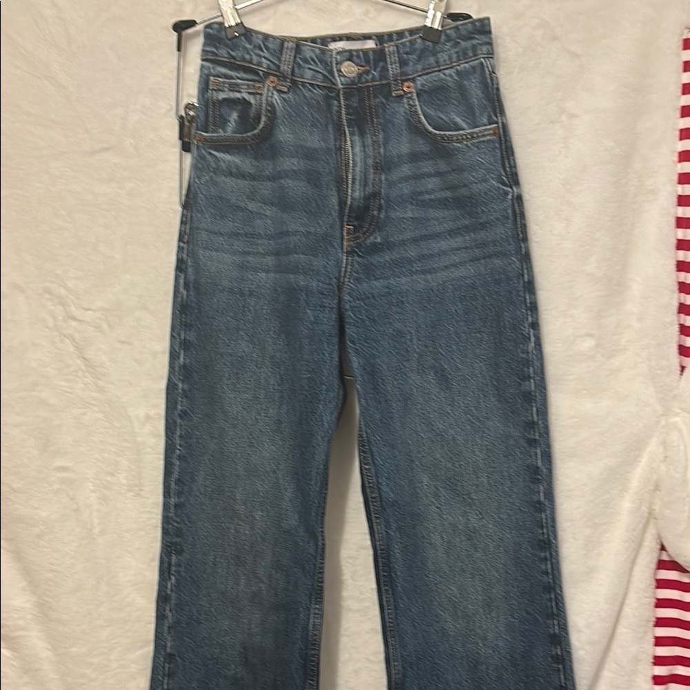 Zara Blue Straight Jeans with Vintage Appeal
